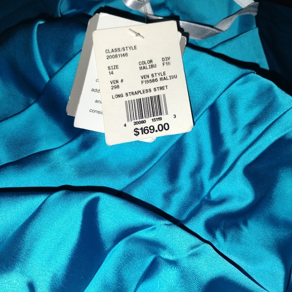 Dress For Prom - Picture 5 of 5